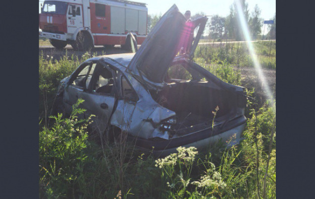 Авто вылетело в кювет под Ярославлем: травмированы два человека