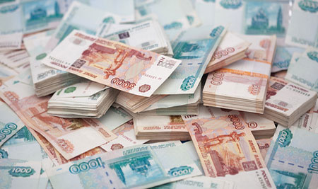 В Астрахани образовалась пробка из-за разбросаных денег