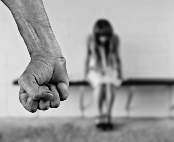 Мужчина изнасиловал девушку за долг её знакомого