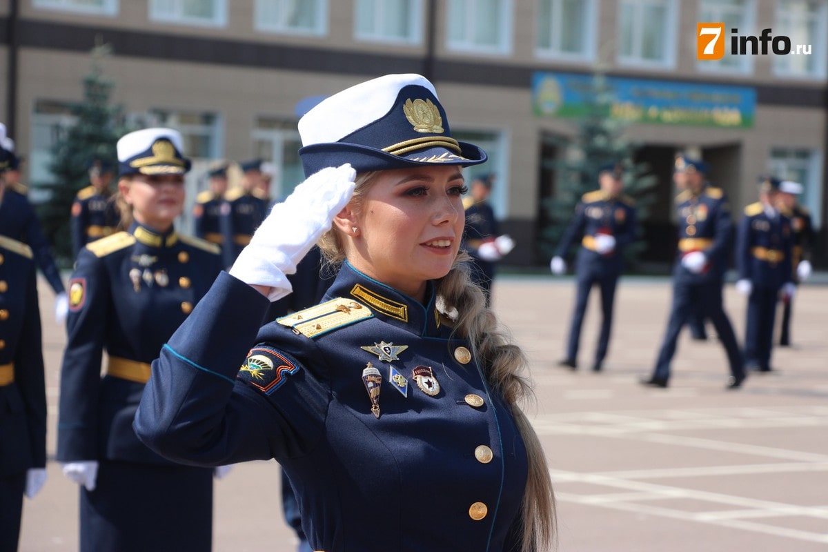 Стены Рязанского десантного училища покинули более 700 выпускников
