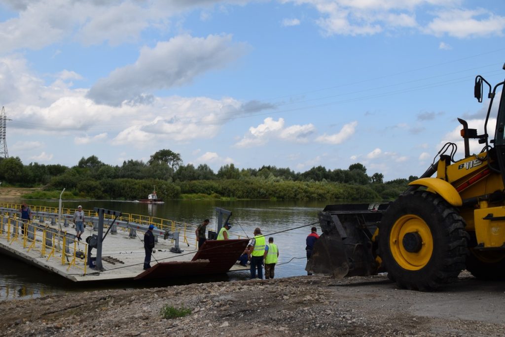 В Рязанской области установили новый понтонный мост через Оку