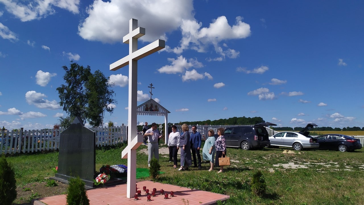 Елена Митина посетила мемориал «Солдаты победы» в селе Нагайское