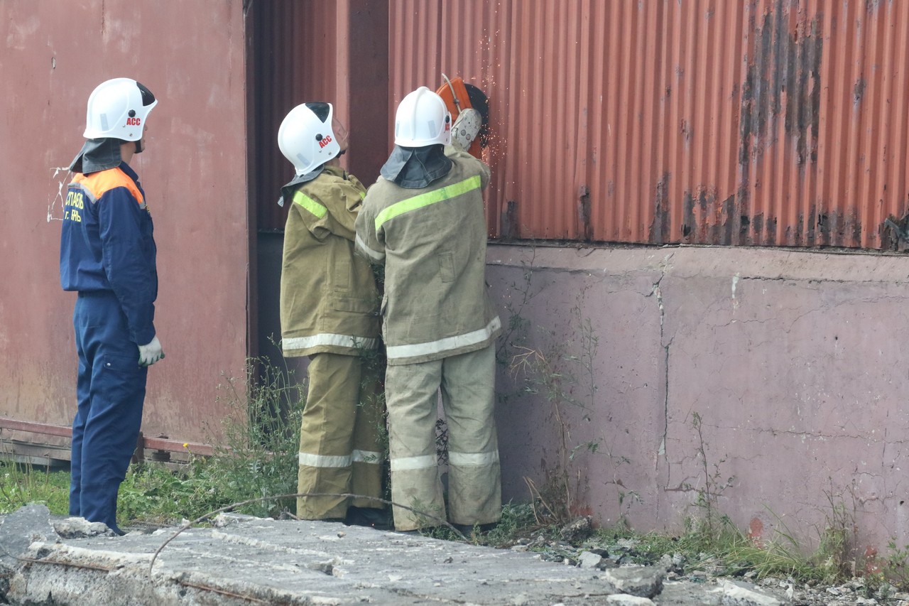 Фоторепортаж с тушения пожара на Комбайновом заводе в Рязани