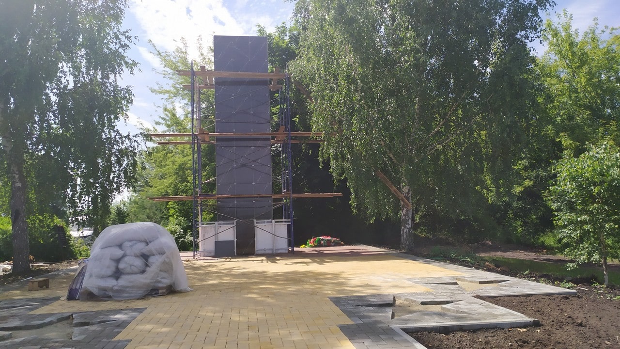 В селе Большое Коровино ремонтируют памятник участникам Великой Отечественной войны