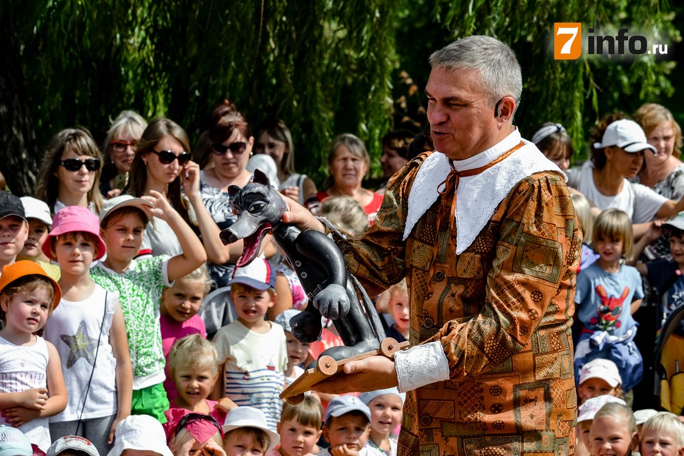 Актёры Рязанского театра кукол показали детям «Красную шапочку»