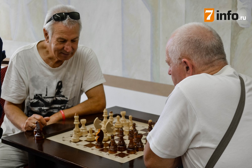 На Форуме древних городов рязанцев научили играть в русские шахматы
