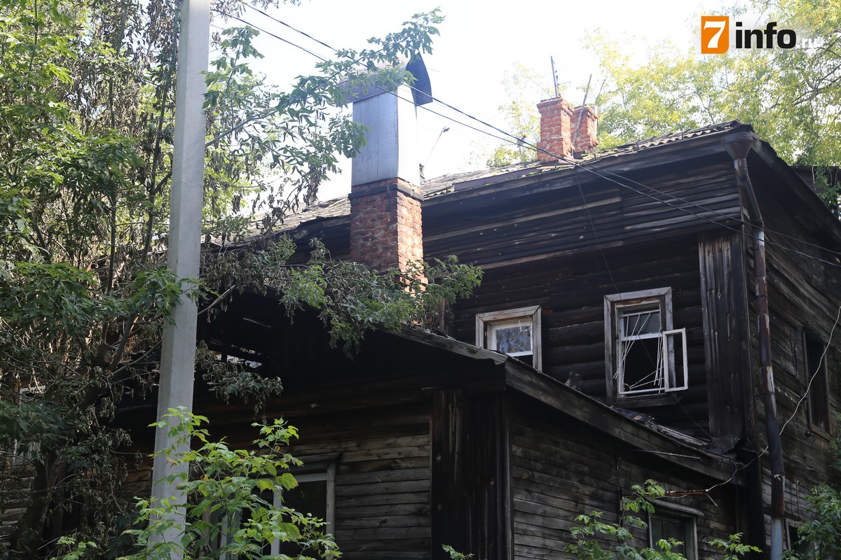 В центре Рязани горел старый деревянный дом