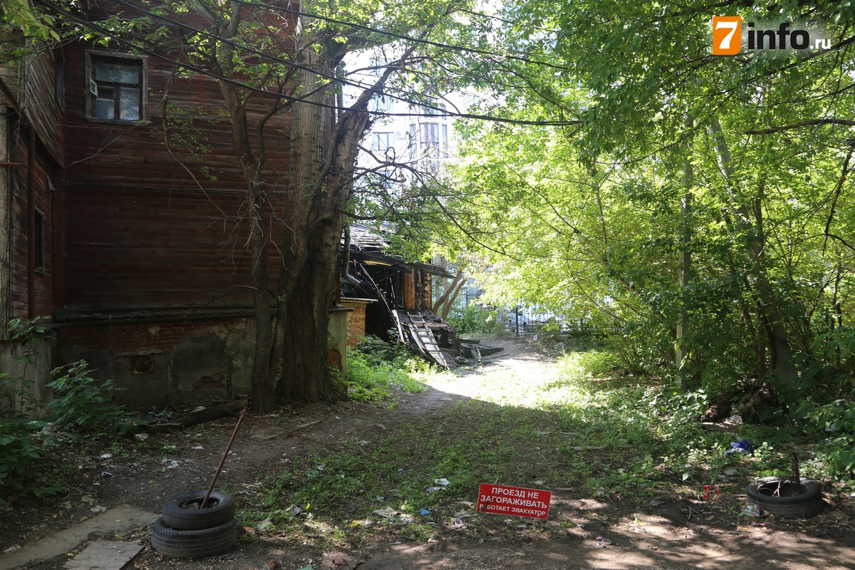 В центре Рязани горел старый деревянный дом | 08.08.2019 | Рязань -  БезФормата