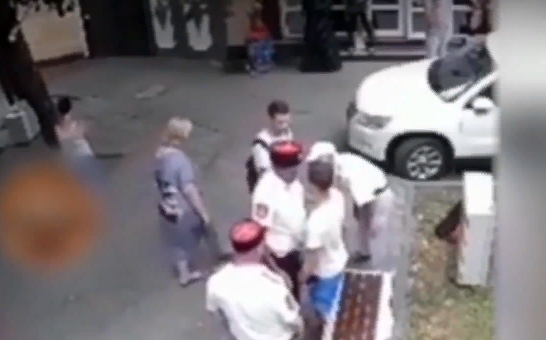 Появилось видео избиения казаками мужчины в Геленджике