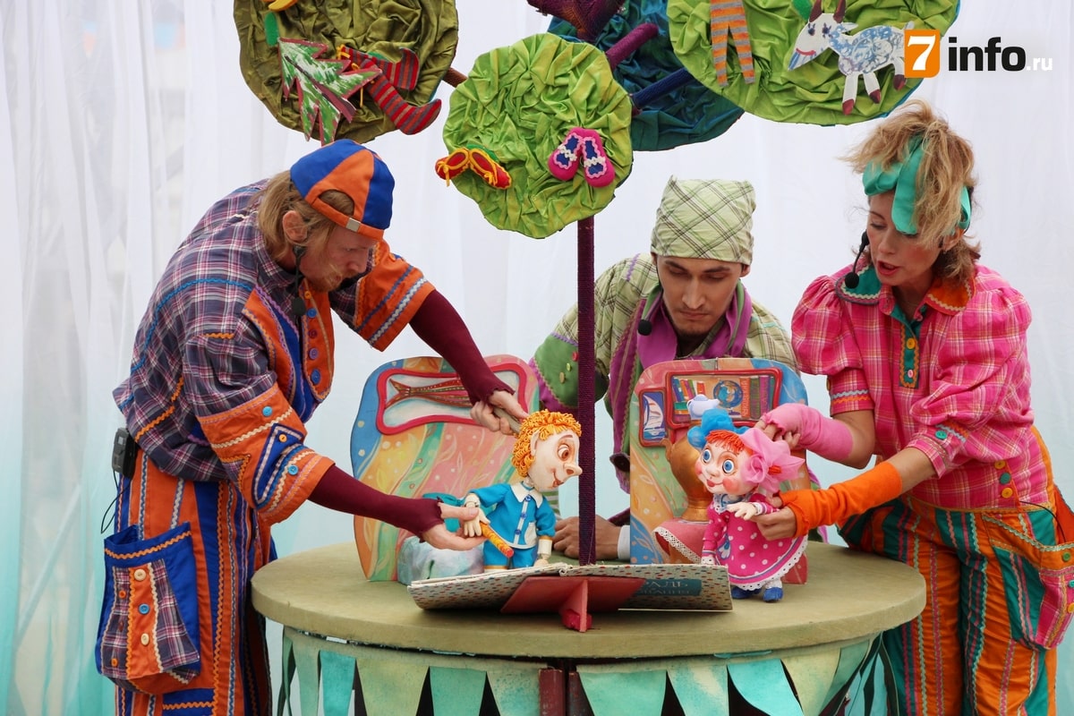 Актёры Рязанского театра кукол показали «Мойдодыра» на Лыбедском бульваре