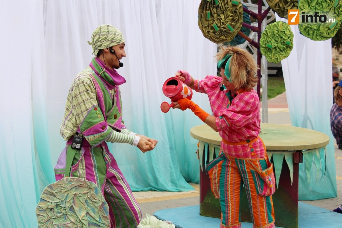 Актёры Рязанского театра кукол показали «Мойдодыра» на Лыбедском бульваре