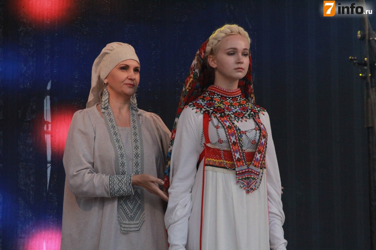 В рамках Форума древних городов прошёл гала-концерт конкурса «Рязанскую понёву за кремлём видно»