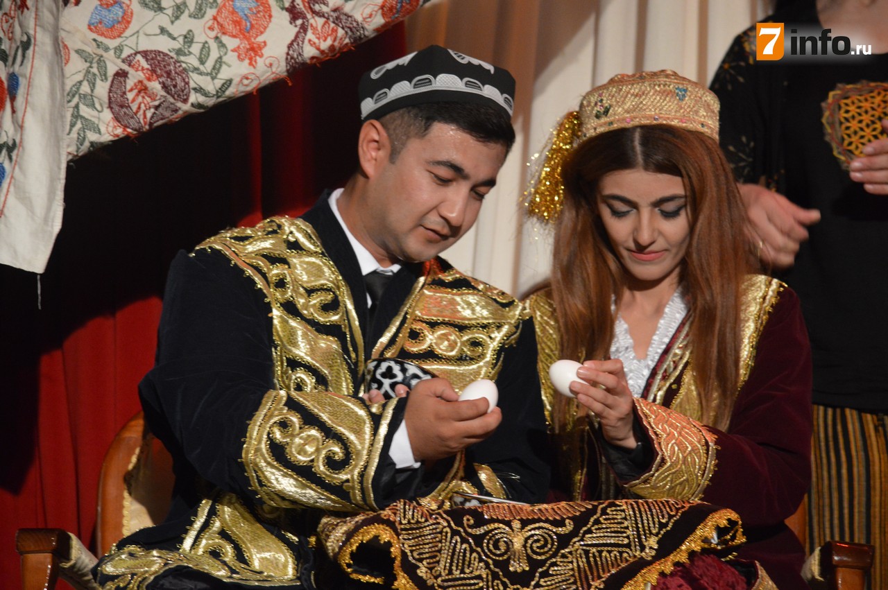 На «Свадьбе по-бухарски» в Рязани пели, танцевали и угощали сладостями