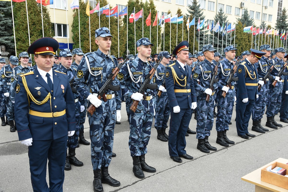 Первокурсники Академии ФСИН приняли присягу