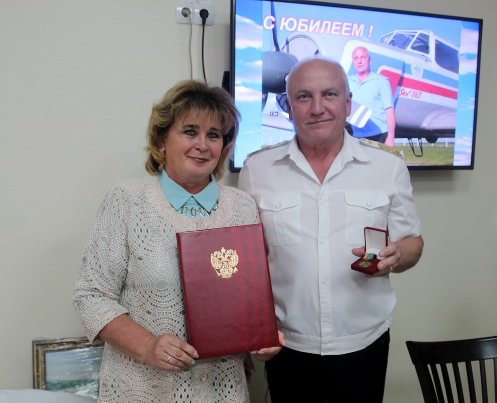 Директор Сасовского лётного училища награжден медалью «За усердие во славу города Сасово»