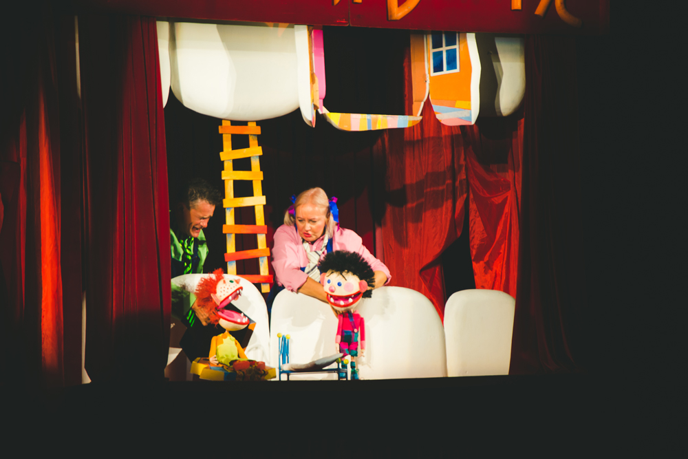 Театр из Польши показал спектакль «Кариус и Бактус» для самых маленьких