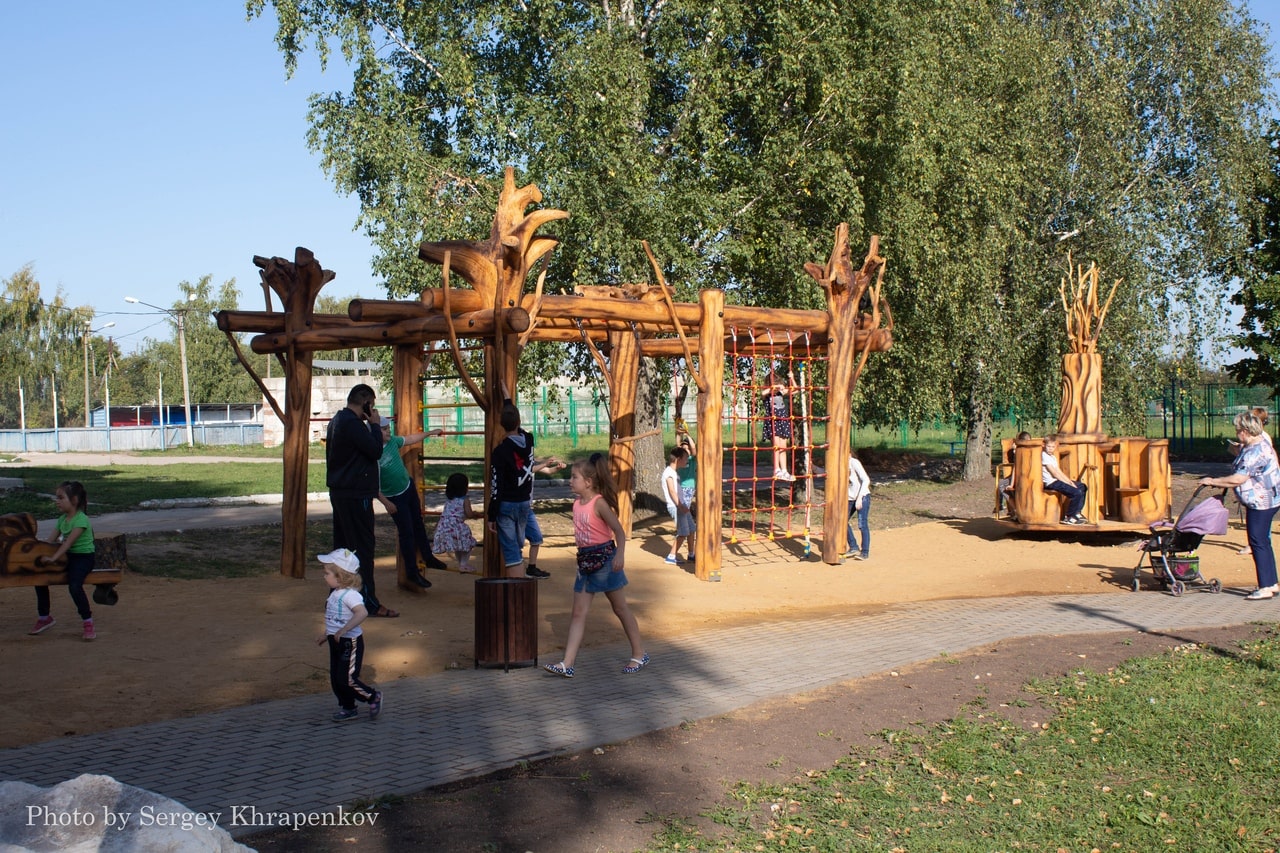 В поселке Октябрьский Михайловского района появился новый парковый комплекс