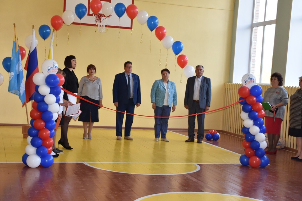 В Рачатниковской школе Михайловского района отремонтировали спортзал