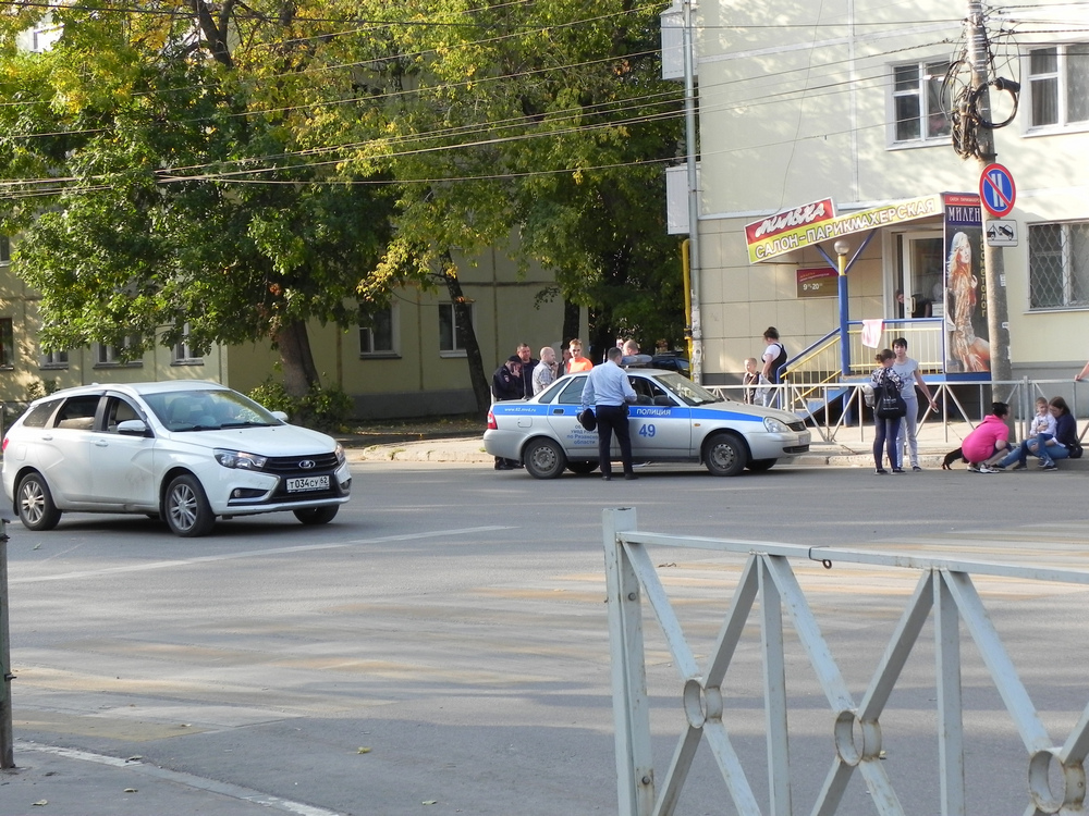 В Рязани велосипедист сбил ребёнка, на месте полиция и скорая помощь