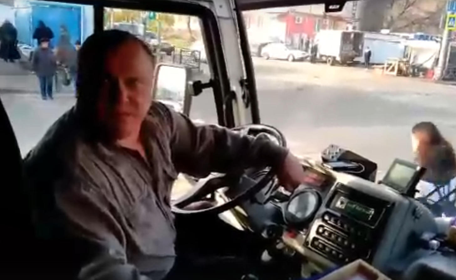 В Самаре водитель автобуса остался без работы за матерный шансон и нападение на пассажира