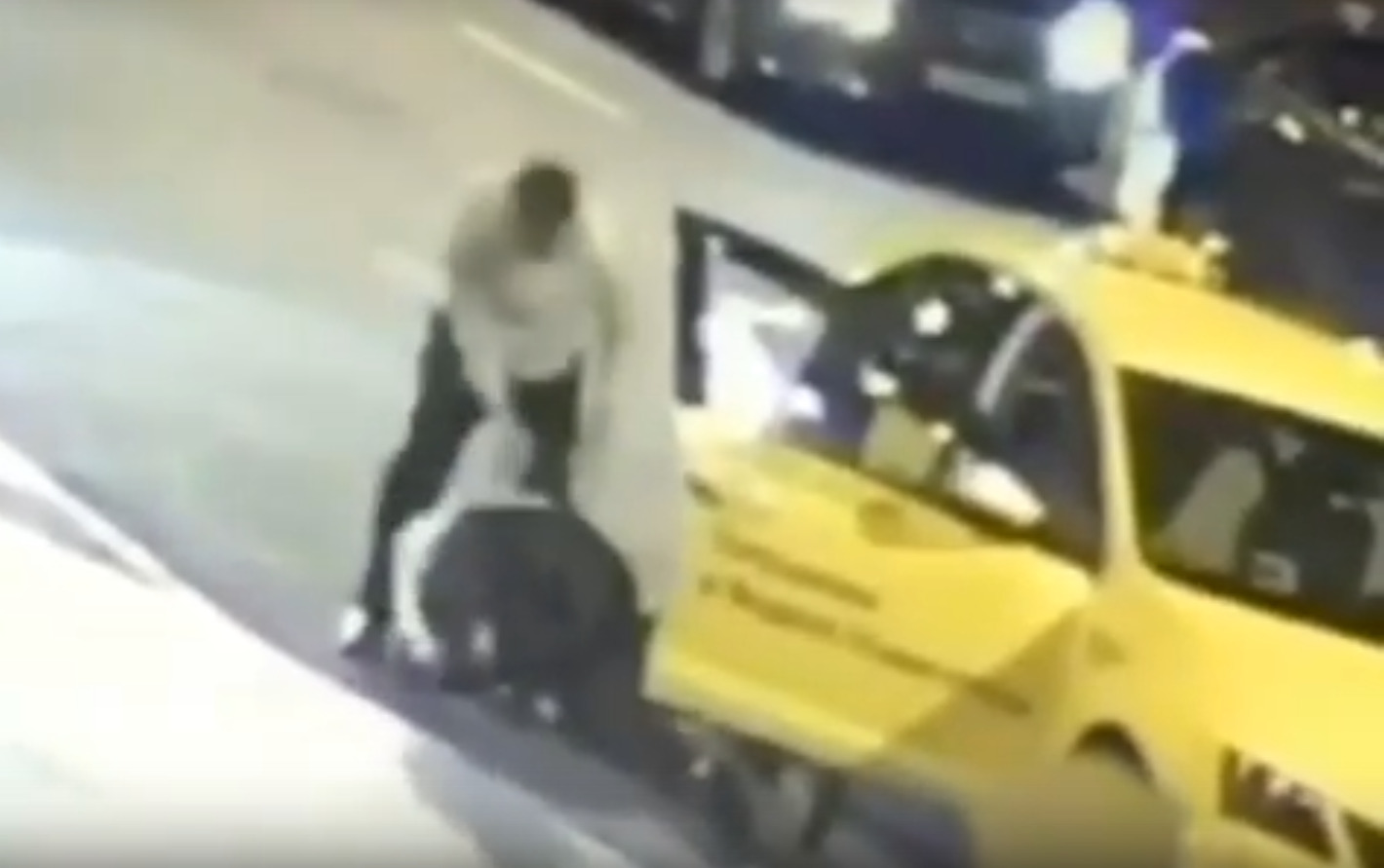 В Москве таксист изрезал ножом и избил пассажира