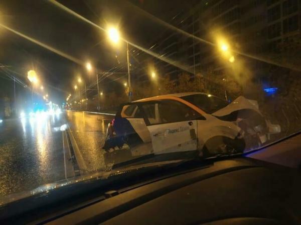 В Казани пьяная автоледи «убила» каршеринговый автомобиль