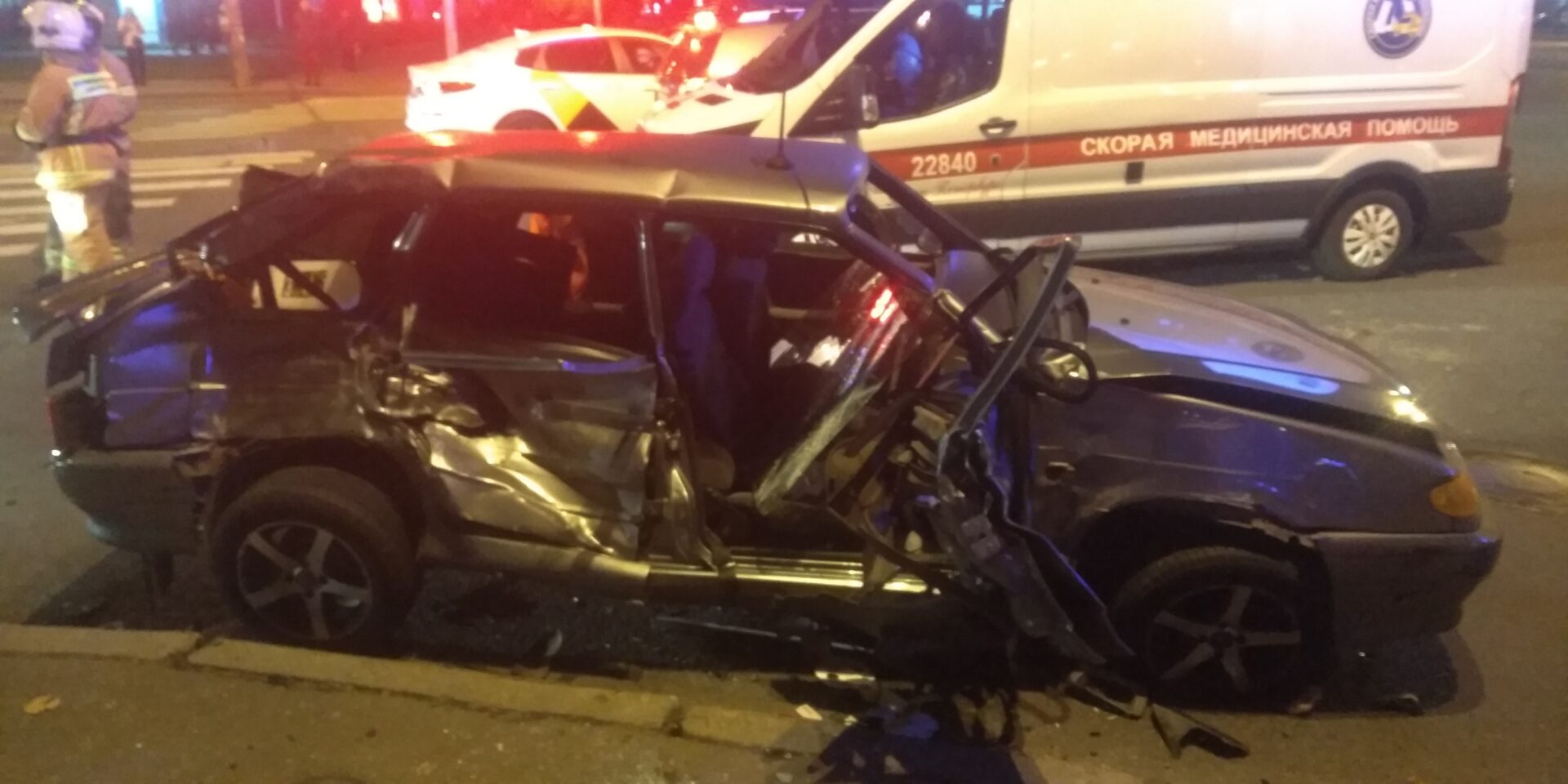 Три человека пострадали в ДТП с маршруткой в Петербурге