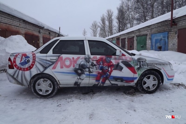 Житель Ярославля нанес изображение «Локомотива» в память о гибели любимой команды
