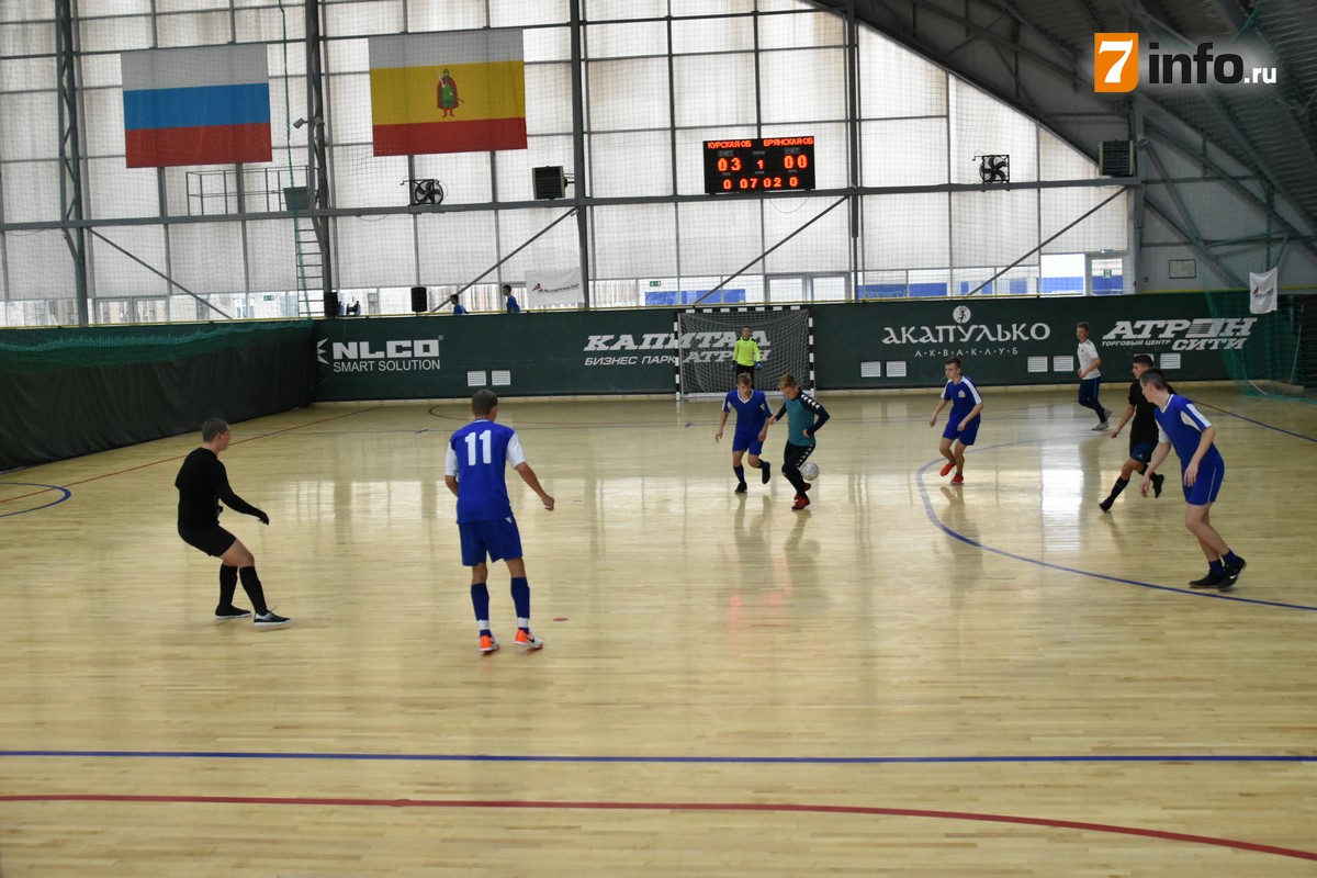 В Рязани спортсмены из разных регионов сыграли в футбол