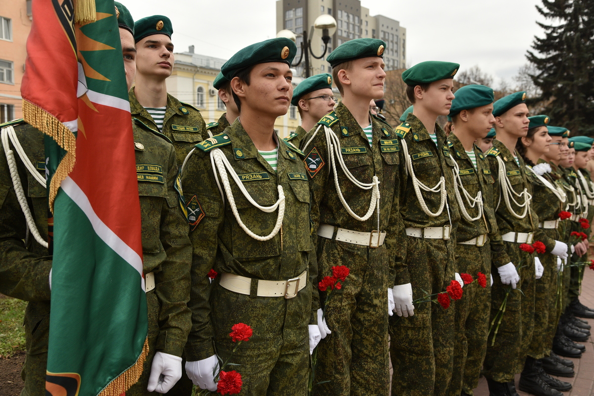 Николай Любимов возложил цветы к Монументу Победы