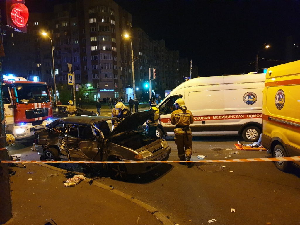 Три человека пострадали в ДТП с маршруткой в Петербурге