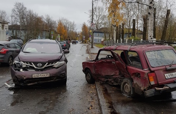 В Архангельске объезд пробки закончился аварией с пострадавшими