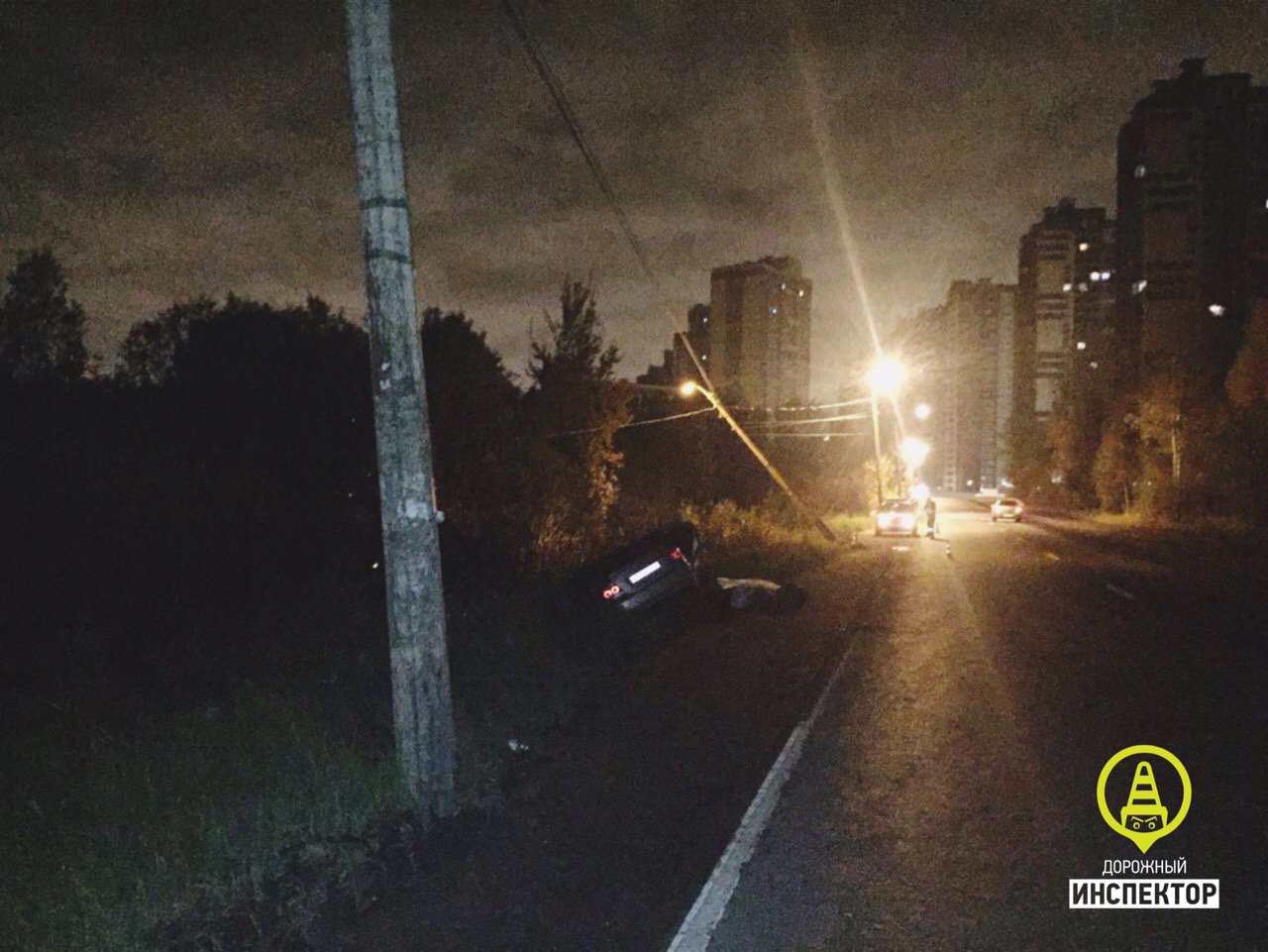 В Петербурге пассажир захлебнулся в упавшей в болото машине