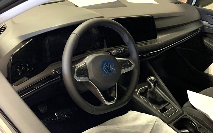 Новый Volkswagen Golf рассекречен в Сети до премьеры