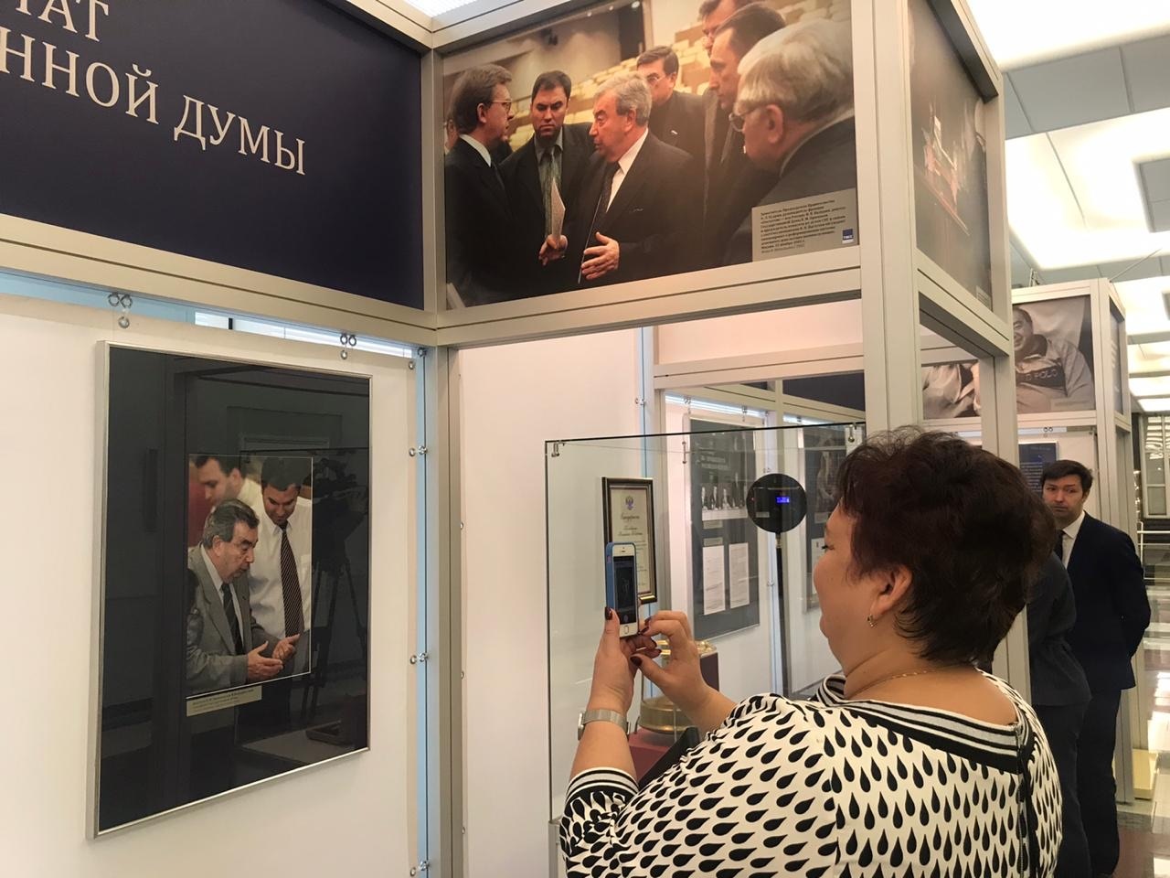 Елена Митина посетила выставку «Путь созидателя», посвящённую Евгению Примакову