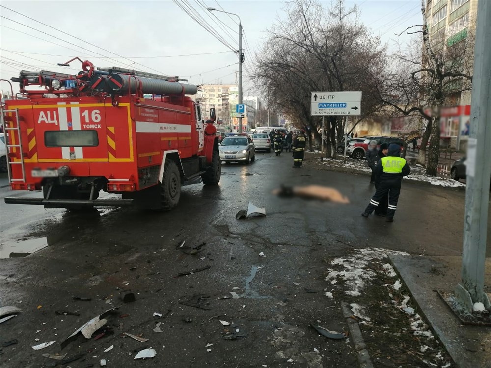 В Томске иномарка протаранила толпу пешеходов: Погибла женщина