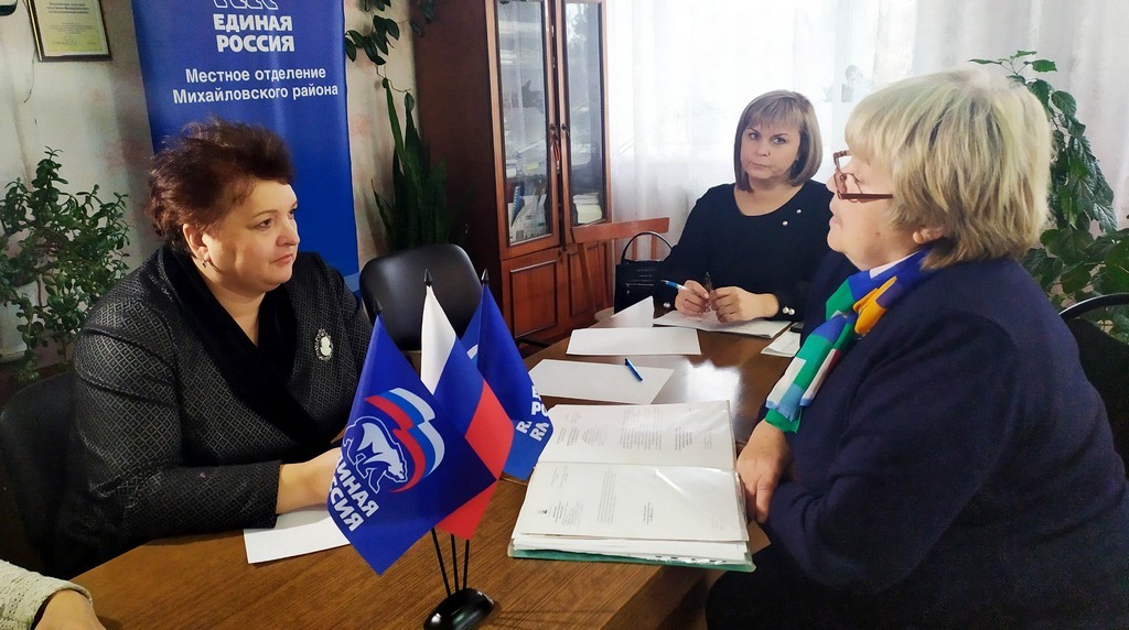 Елена Митина провела личный прием граждан в селе Жмурово Михайловского района Елена Митина провела личный прием граждан в селе Жмурово Михайловского района