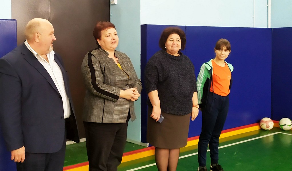 В Семено-Оленинской школе отремонтировали спортзал