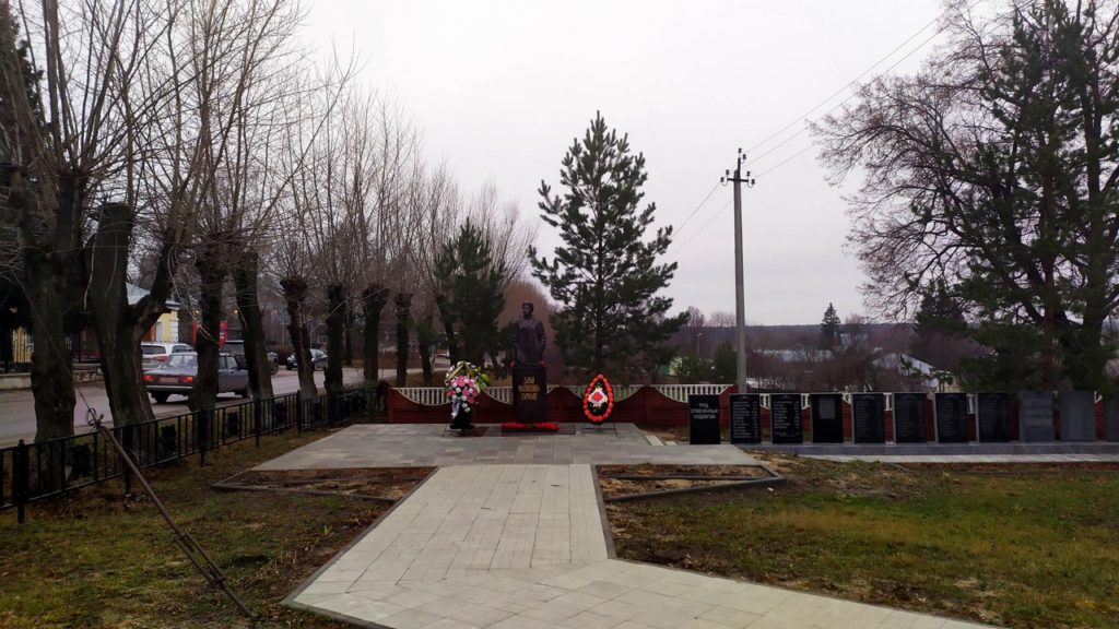 Елена Митина возложила цветы к памятнику Дарье Гармаш