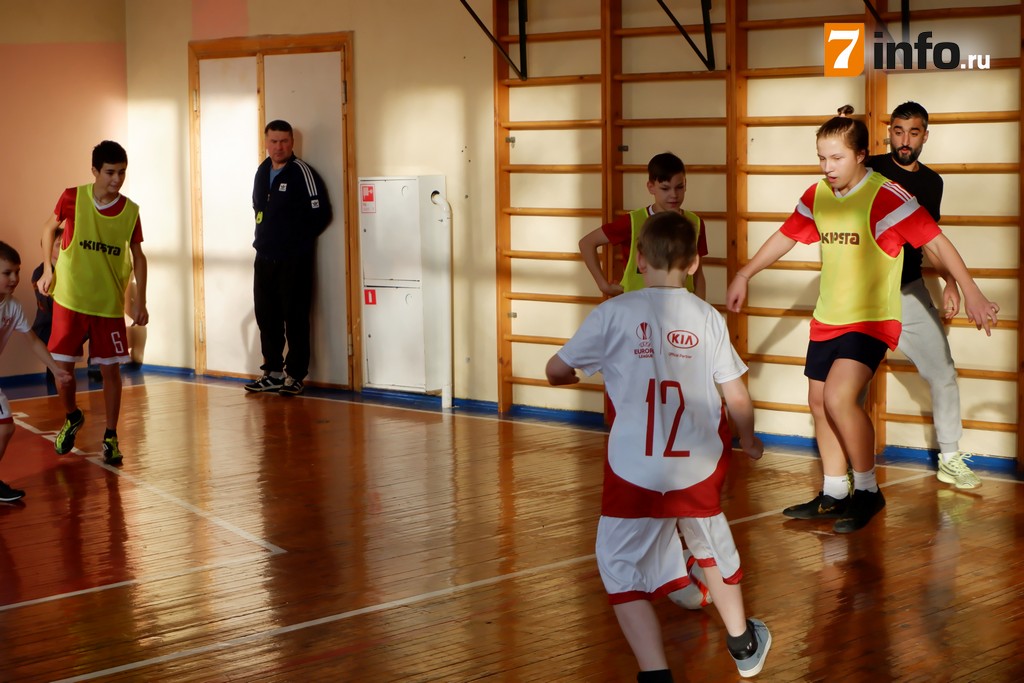 Александр Самедов сыграл в футбол с рязанскими детьми