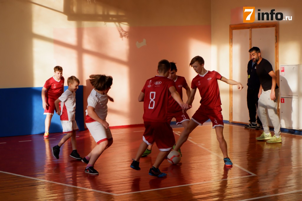 Александр Самедов сыграл в футбол с рязанскими детьми