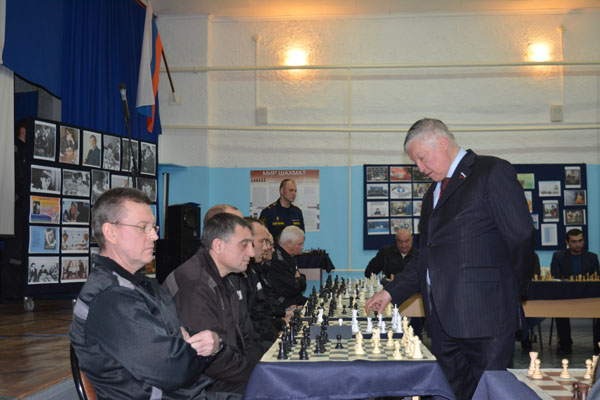 Рязанские заключённые сыграли в шахматы с Анатолием Карповым