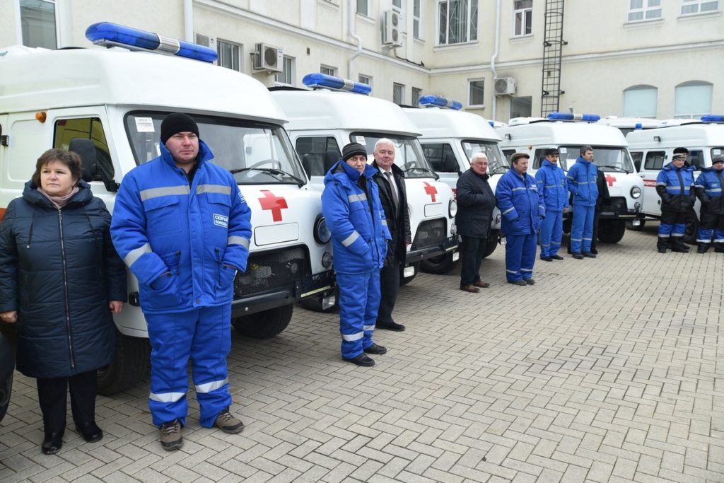 В районы Рязанской области передали медицинские автомобили и школьные автобусы