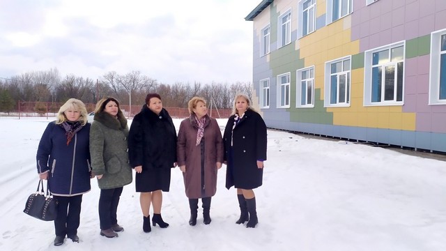Елена Митина оценила ход строительства школы в селе Незнаново