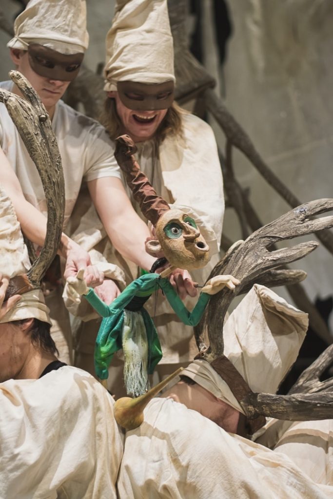 Театр кукол приглашает на трагикомическую фьябу «Король-олень»