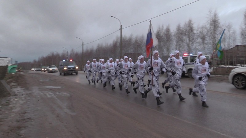 Команда десантного училища дошла до Липецкой области