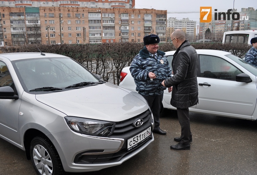 В Рязани инспекторам гостехнадзора вручили ключи от новых служебных автомобилей