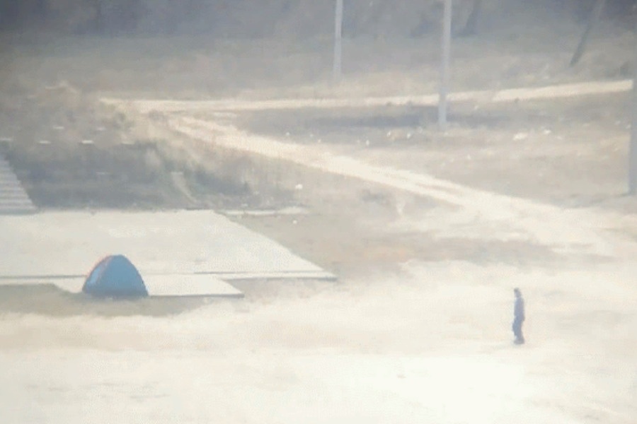 Мужчина самоизолировался в палатке на пляже в Брянске