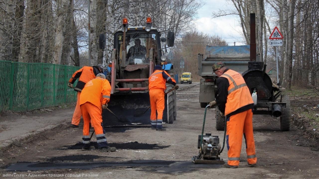 За неделю отремонтировали. МБУ ДБГ Рязань ямочный ремонт 2020. Рязань ремонт станковстанкоартель. Рязань ремонт карьера.