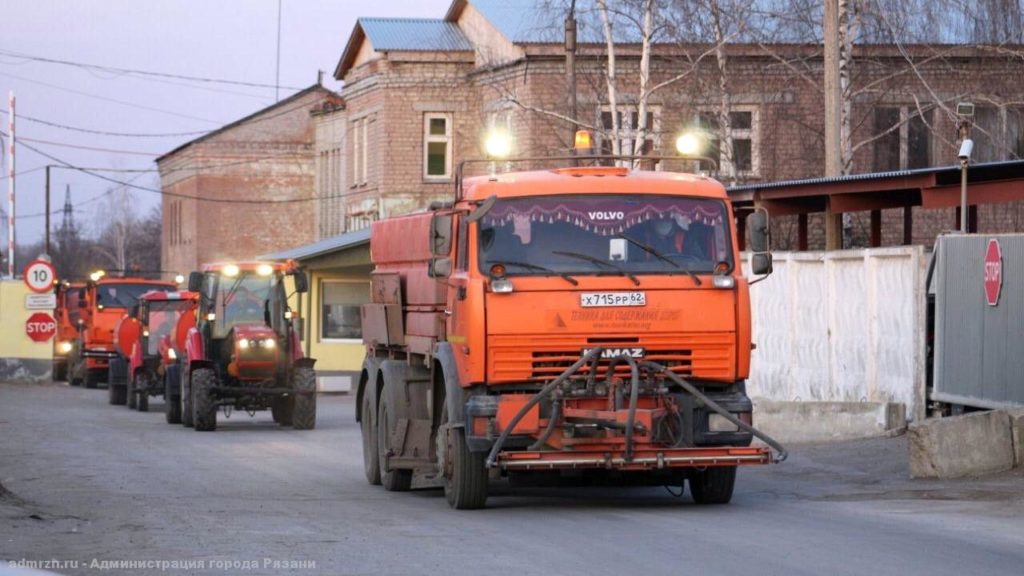 Администрация показала, как в Рязани дезинфицируют улицы